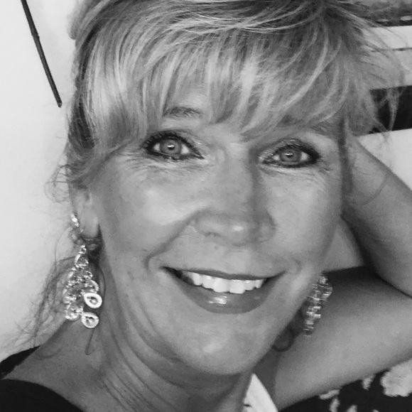 Meet your Posher, Kathi - Picture 2 of 9